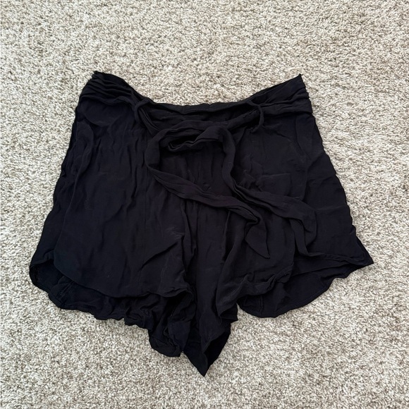 Women's Black chiffon dress shorts with tie - Picture 4 of 4